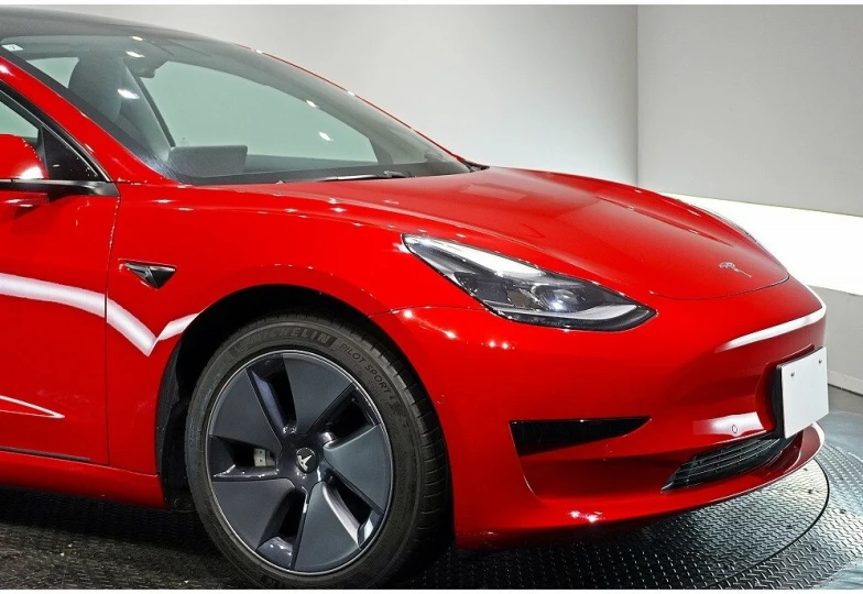 Tesla Model 3 Красный