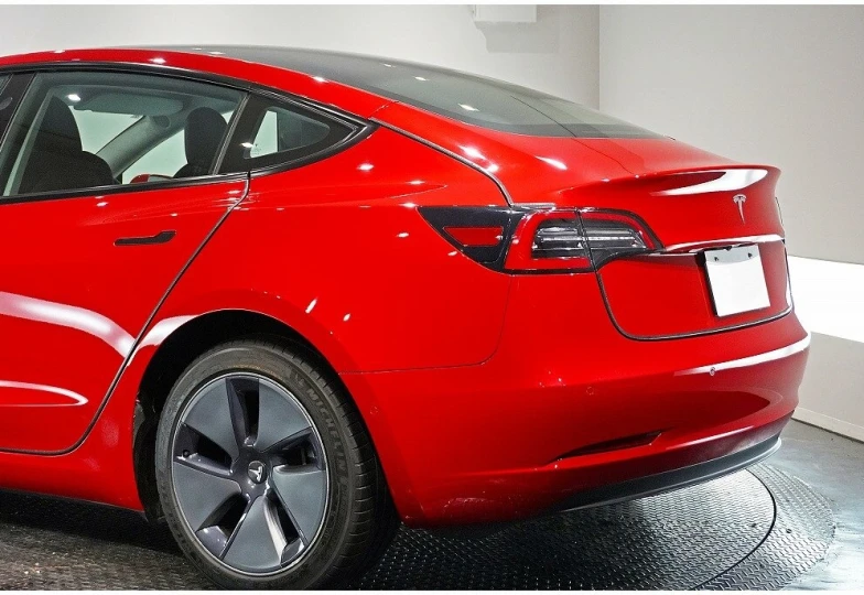 Tesla Model 3 Красный