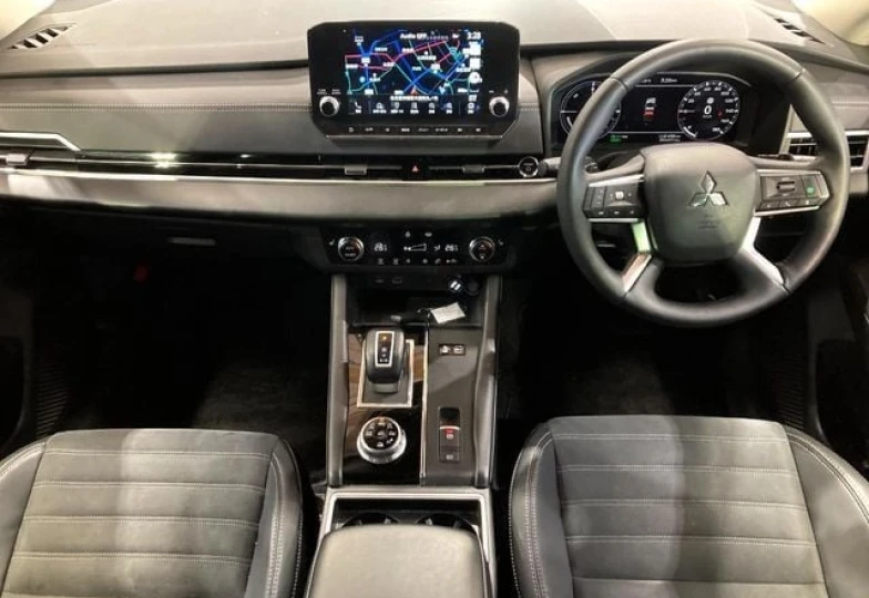 Mitsubishi Outlander White