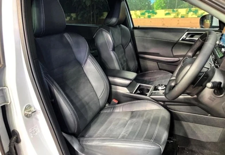 Mitsubishi Outlander White