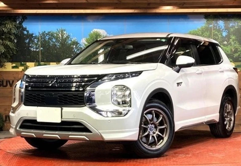 Mitsubishi Outlander White