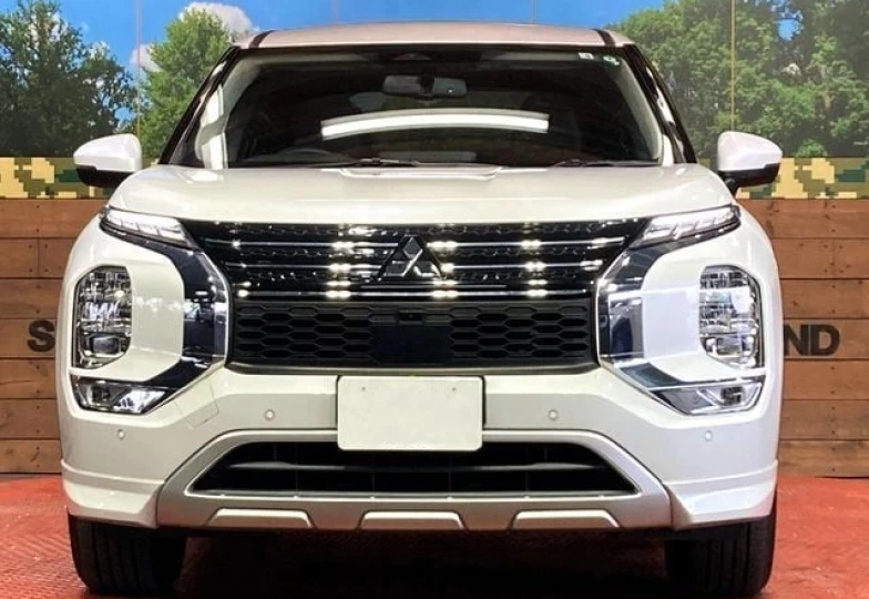 Mitsubishi Outlander White