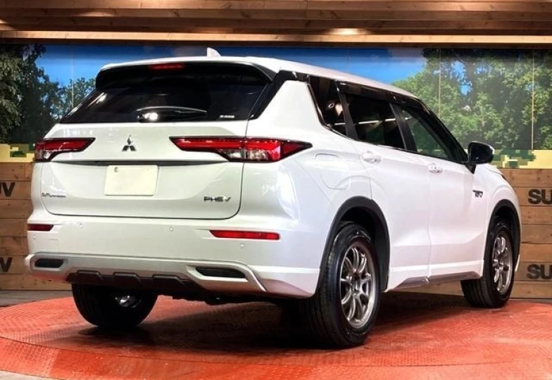 Mitsubishi Outlander White