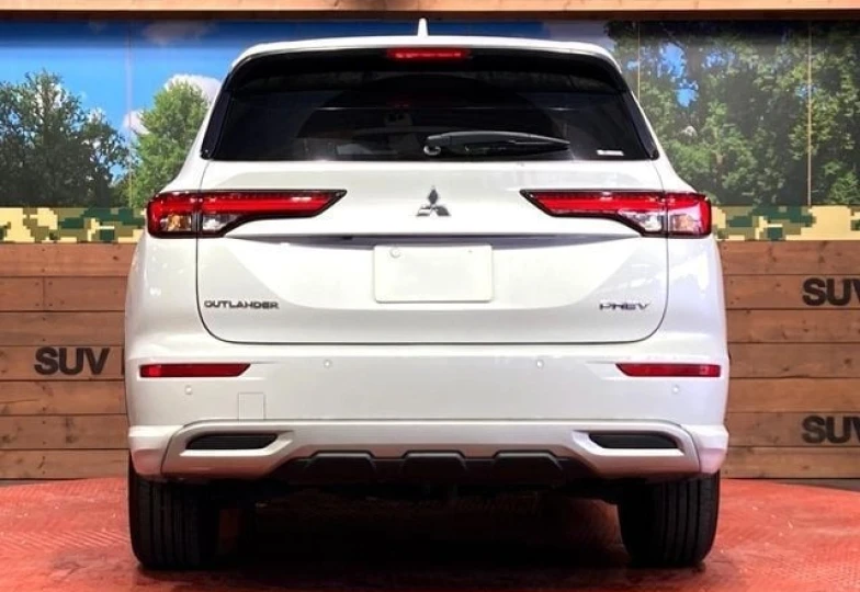 Mitsubishi Outlander White