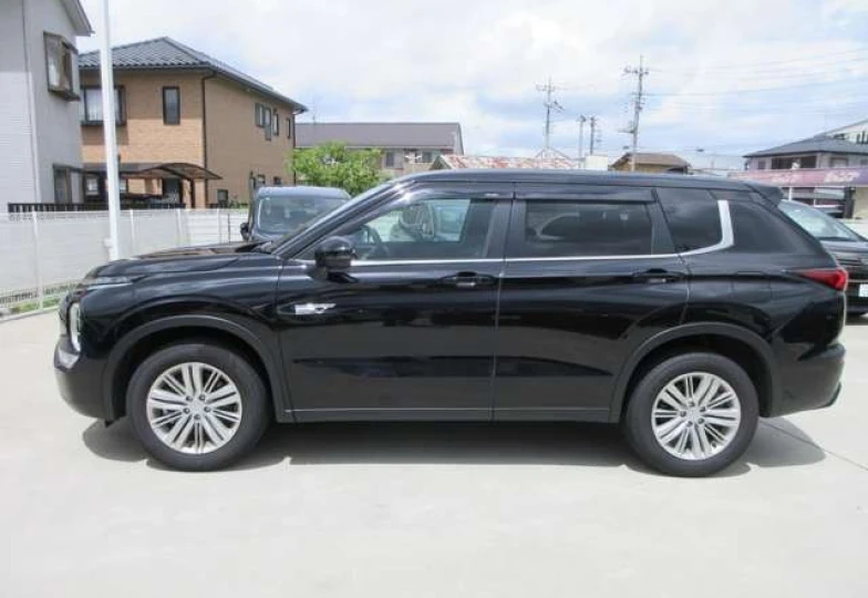Mitsubishi Outlander Black