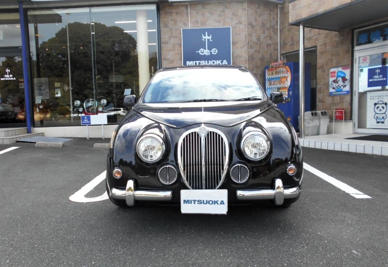 Mitsuoka Viewt Black