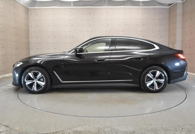 BMW i4 Black