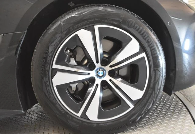 BMW i4 Black