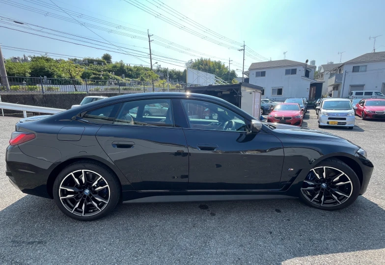 BMW i4 Black
