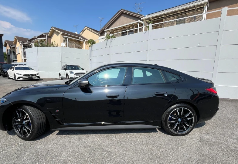BMW i4 Black