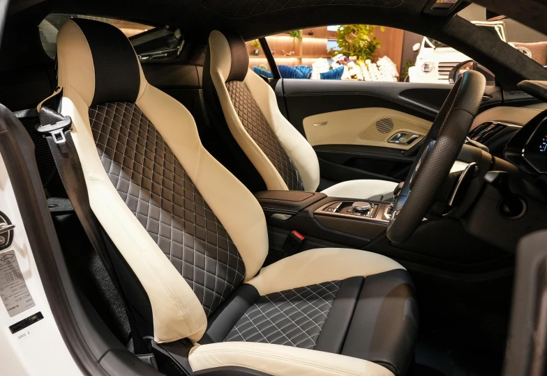 Audi R8 White