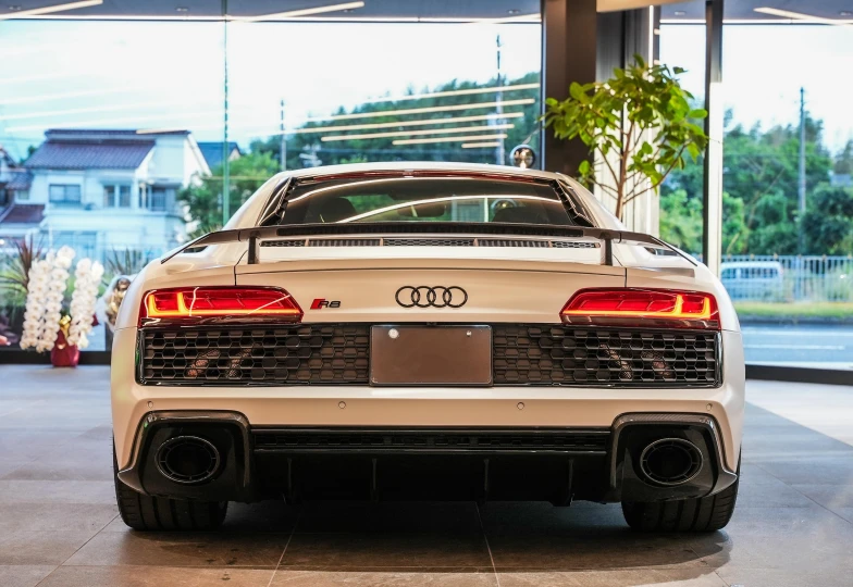 Audi R8 White