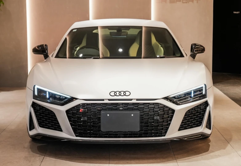 Audi R8 White