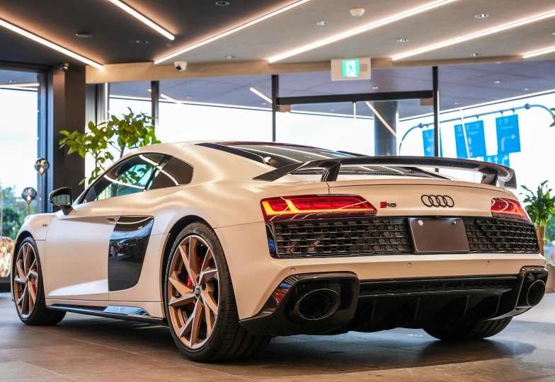 Audi R8 White