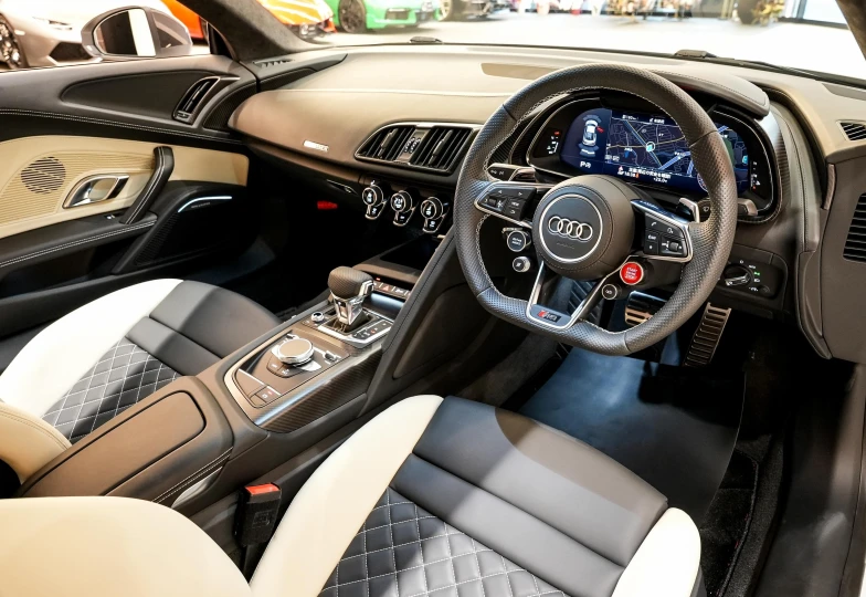 Audi R8 White