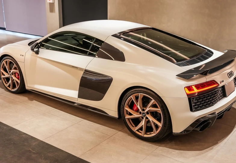 Audi R8 White