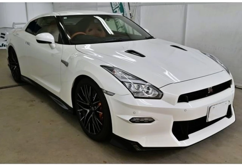 Nissan GT-R Белый