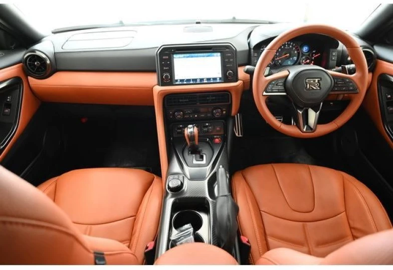 Nissan GT-R Белый