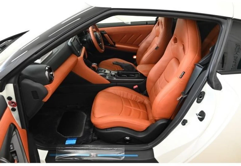 Nissan GT-R Белый