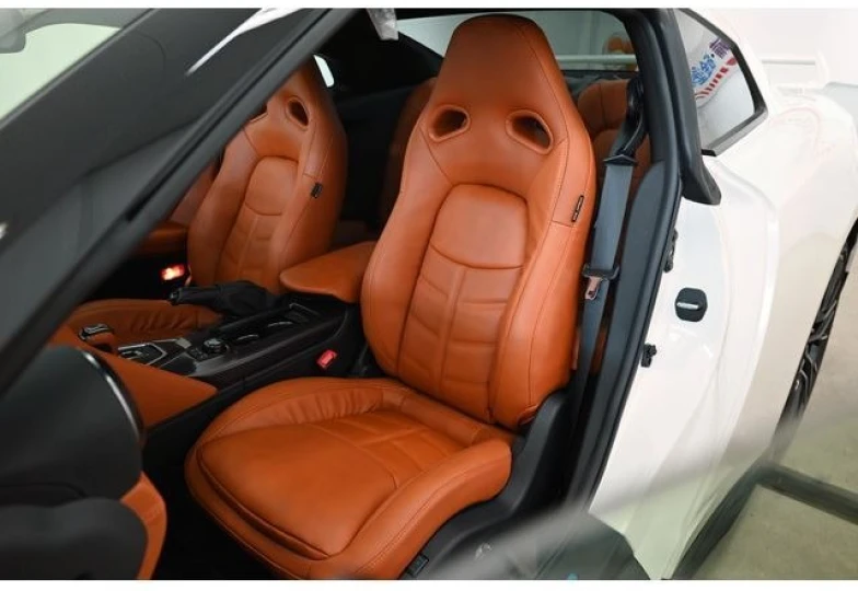 Nissan GT-R Белый