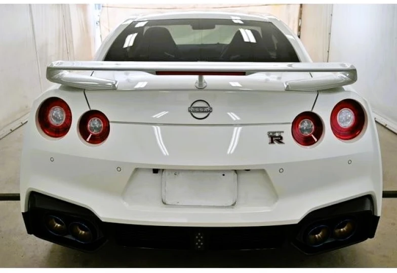 Nissan GT-R Белый
