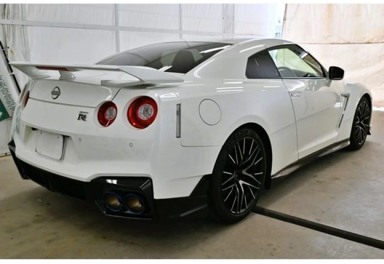 Nissan GT-R Белый