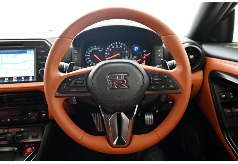 Nissan GT-R Белый