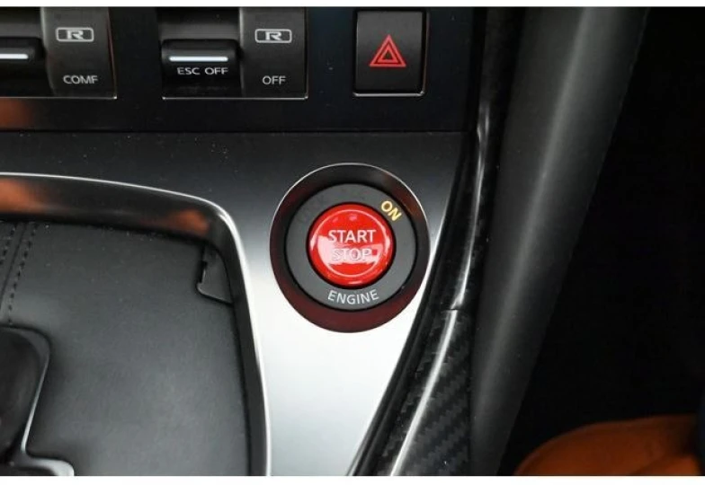 Nissan GT-R Белый