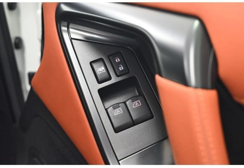 Nissan GT-R Белый