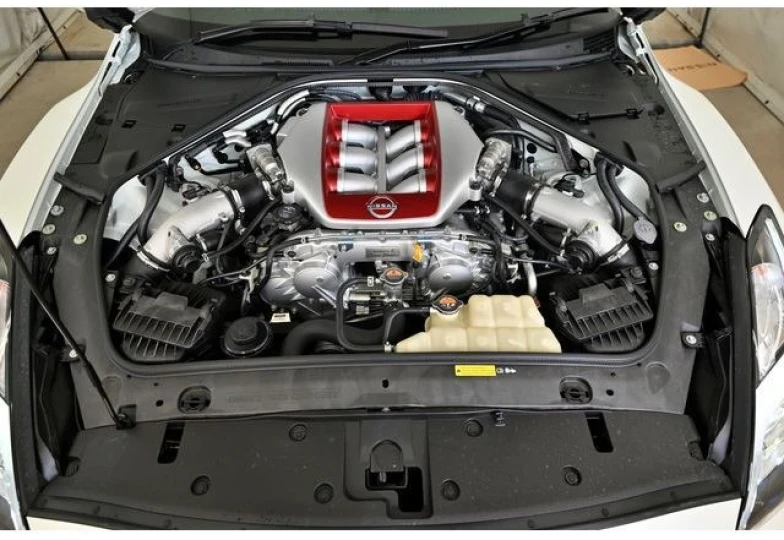 Nissan GT-R Белый