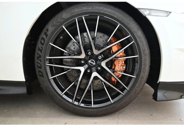 Nissan GT-R Белый