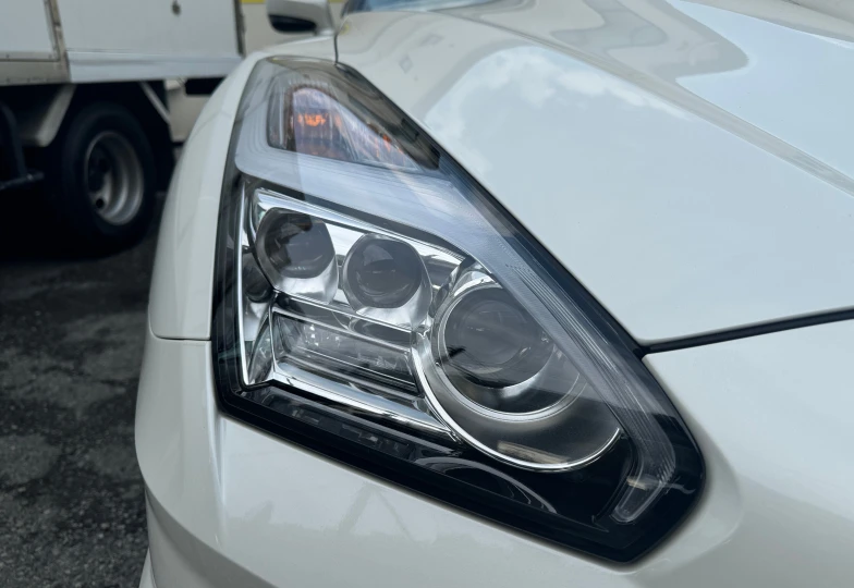 Nissan GT-R Белый