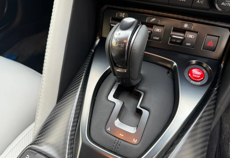 Nissan GT-R Белый