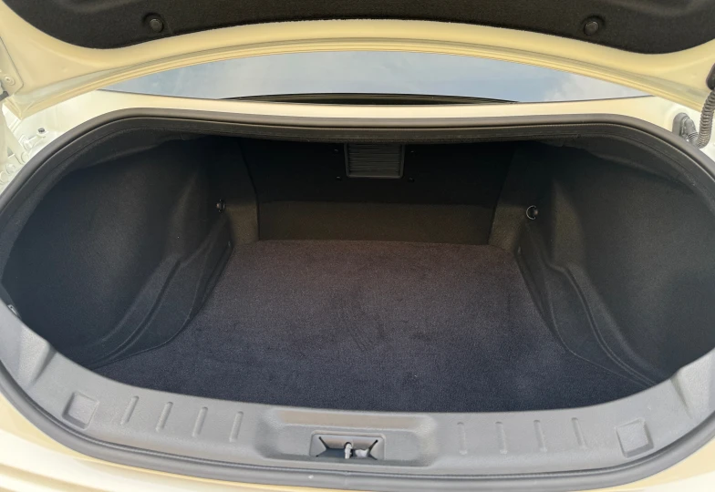 Nissan GT-R Белый