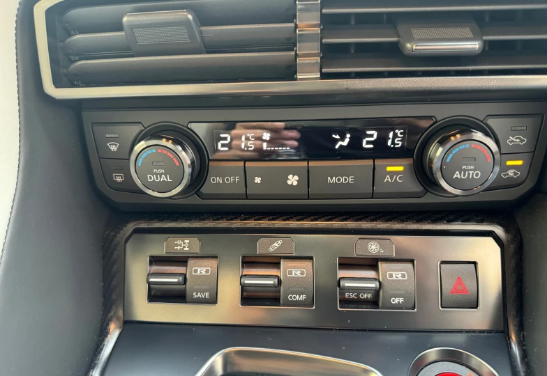 Nissan GT-R Белый