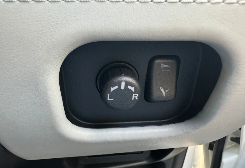 Nissan GT-R Белый