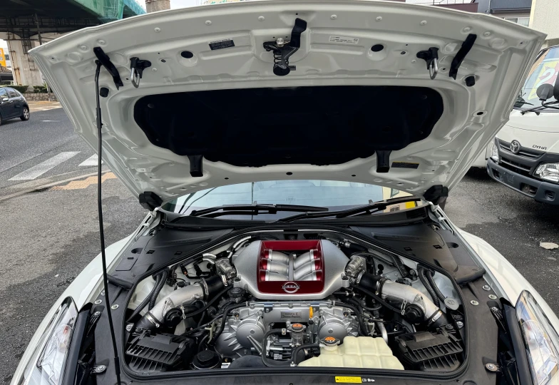 Nissan GT-R Белый