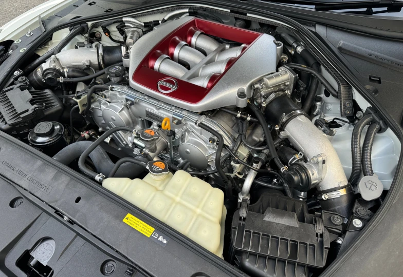 Nissan GT-R Белый