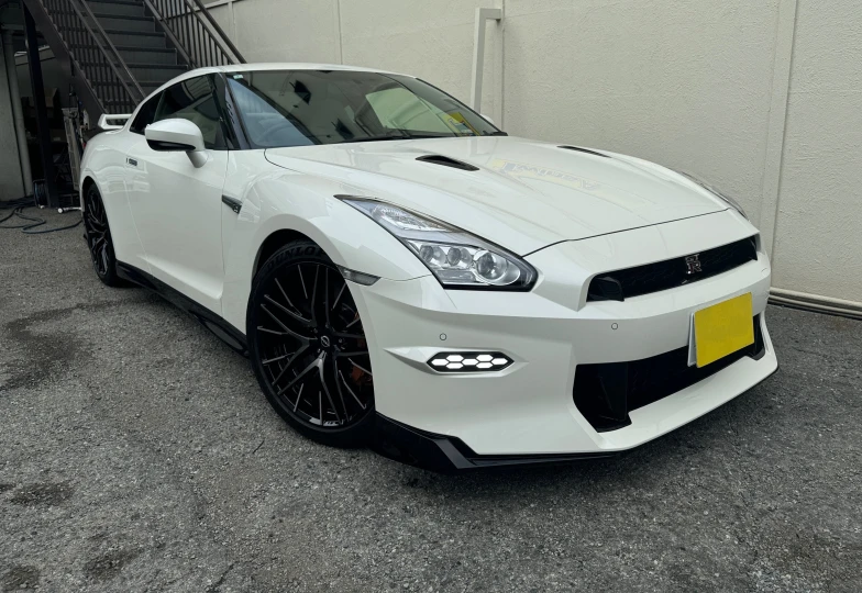 Nissan GT-R Белый