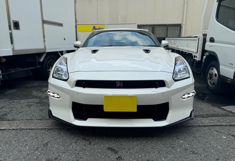 Nissan GT-R Белый
