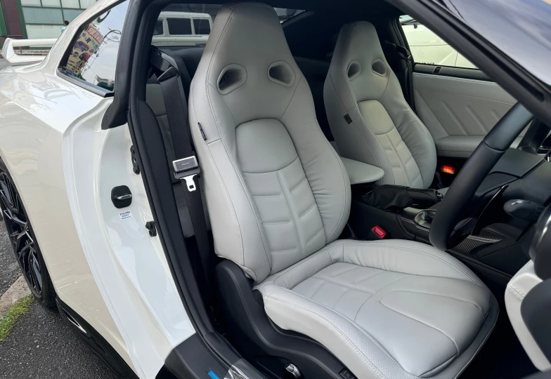 Nissan GT-R Белый