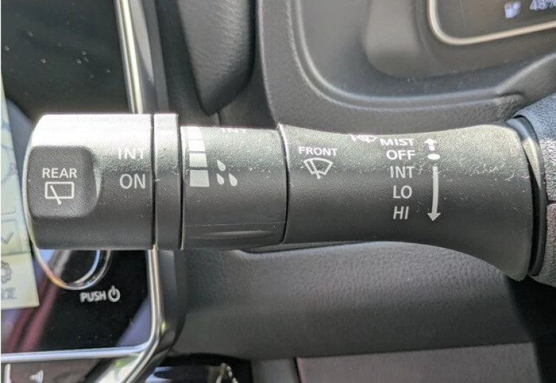 Nissan Leaf Красный