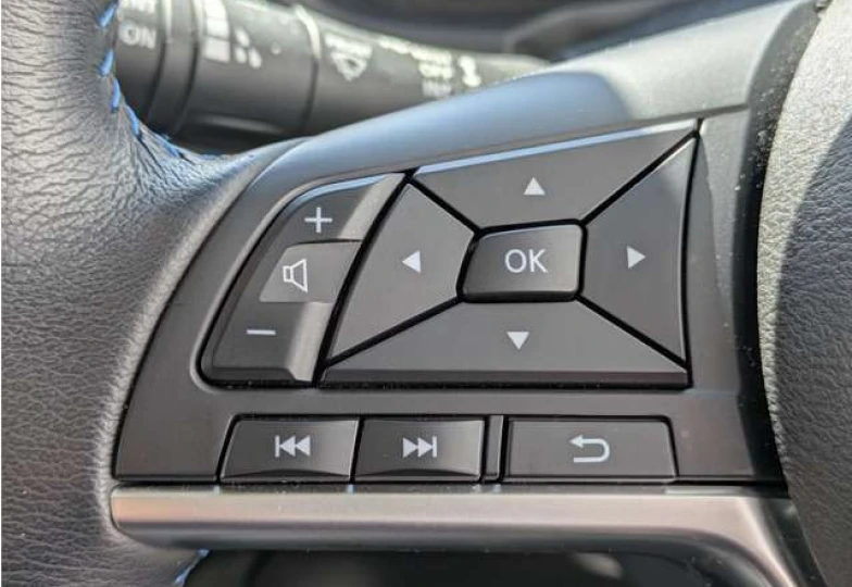 Nissan Leaf Красный