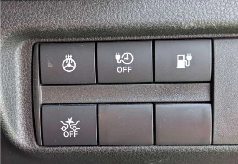 Nissan Leaf Красный