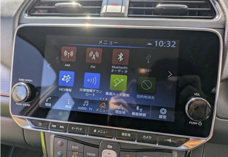 Nissan Leaf Красный