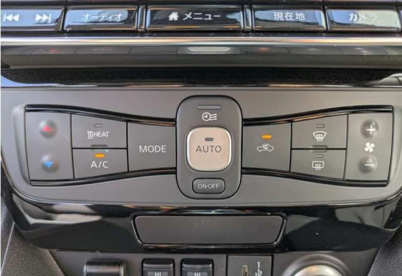 Nissan Leaf Красный