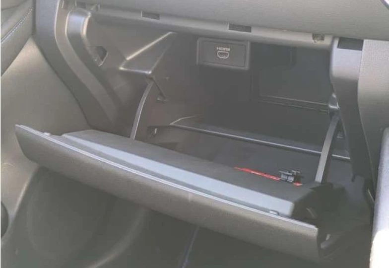 Nissan Leaf Красный