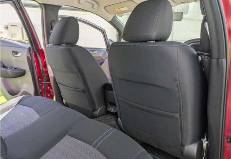 Nissan Leaf Красный