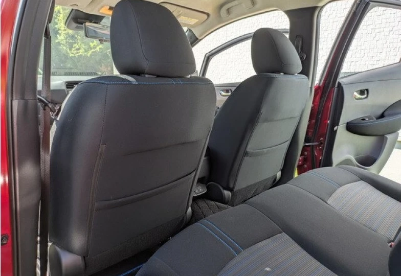 Nissan Leaf Красный