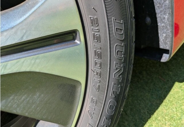 Nissan Leaf Красный